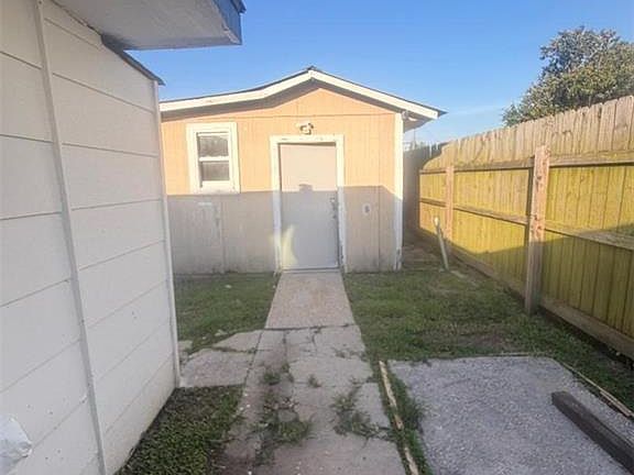 5th image of 3118 Albany St