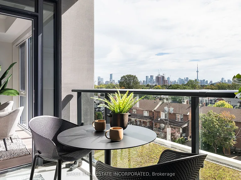 740 Dupont St #707 — Photo 8