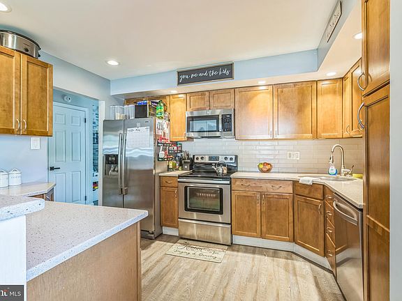 3rd image of 218 Bishops Dr