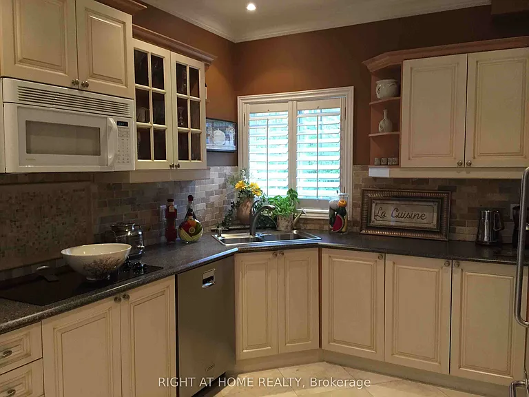 307 Sheridan Ct — Photo 21