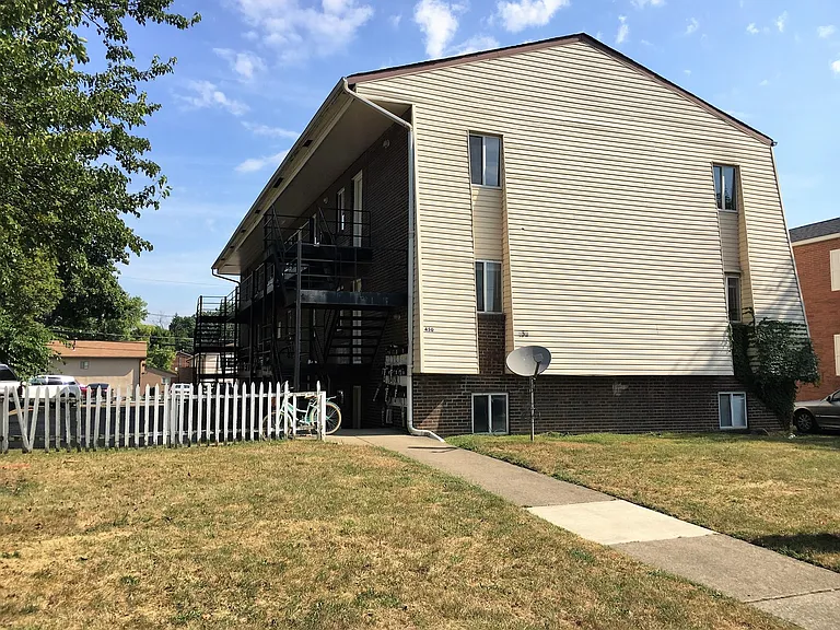 450 E Norwich Ave — Photo 12