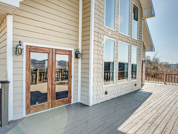3rd image of 128 Bonnie Blue Ln