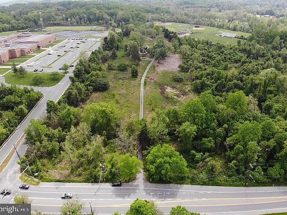 2nd image of 410 Norwood Rd