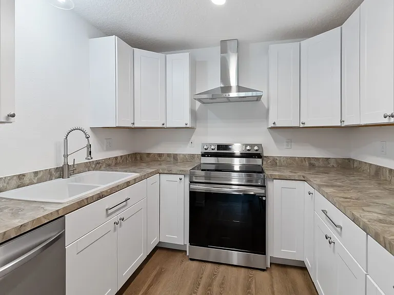 229 Montana Ave — Photo 12