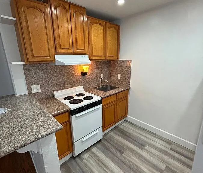414 Staten Ave #2E — Photo 2