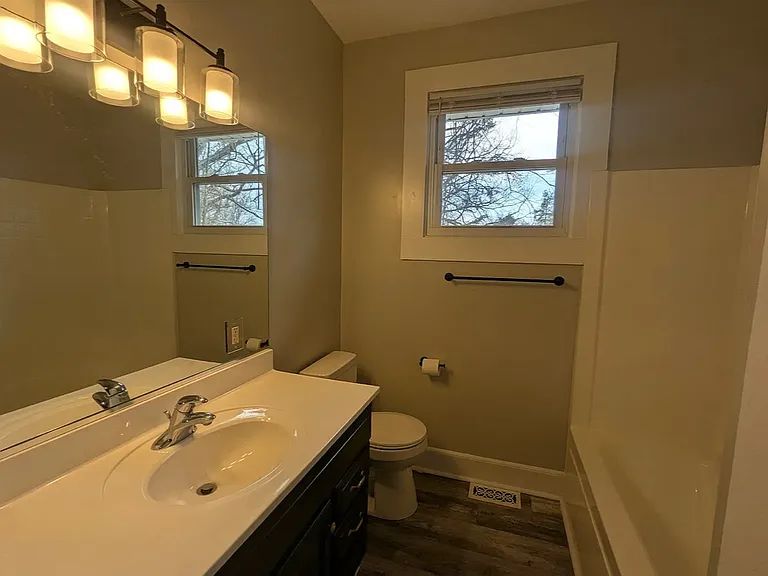 606 Park Ave — Photo 8