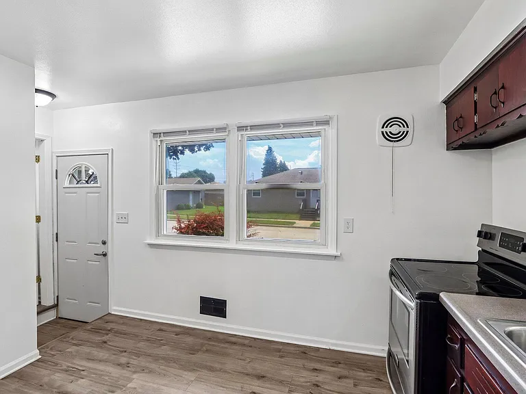 2223 Grove Ave — Photo 13