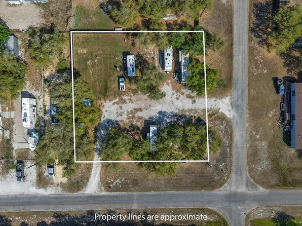 322-326 S Doughty St #330, Rockport, TX 78382