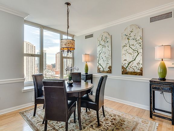 4th image of 25 E Superior St APT 1501
