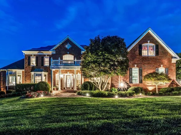 43126 Meadow Grove Dr, Ashburn, VA 20147