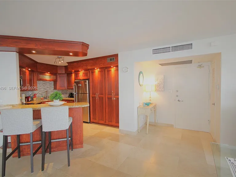 5161 Collins Ave #1004 — Photo 9