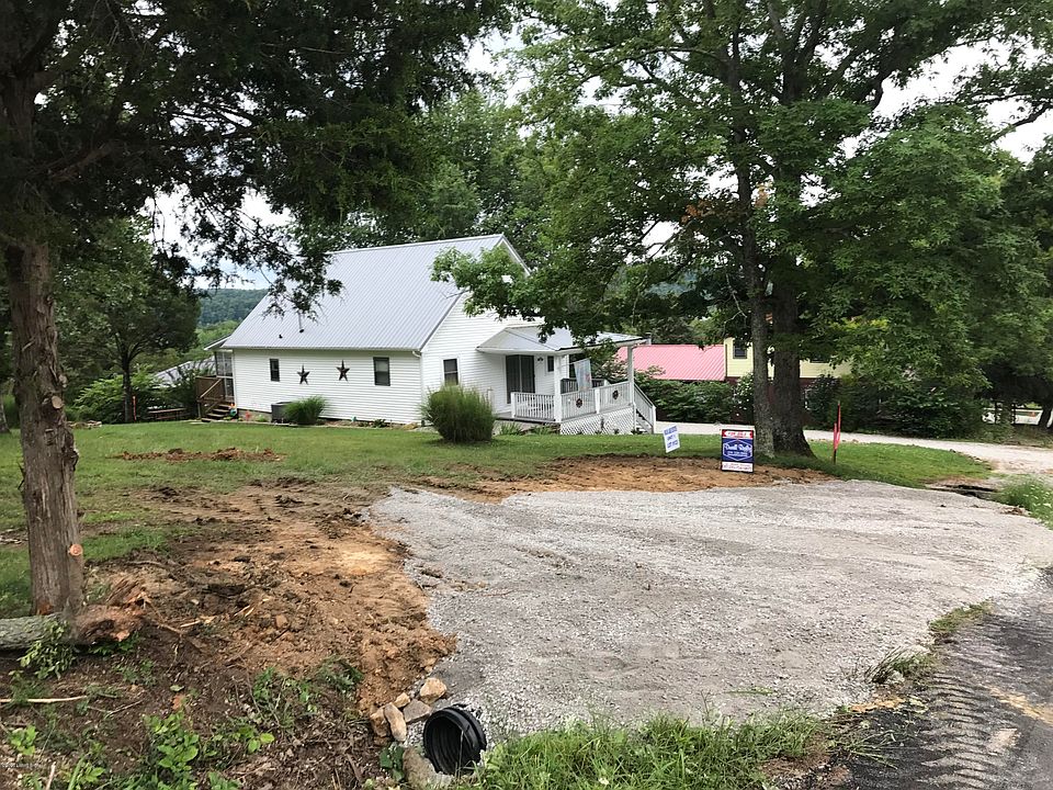 1st image of 825 Lakeview Cir