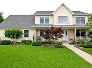 1403 Windfield Dr, Sycamore, IL 60178