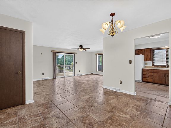 5th image of 621 11th St