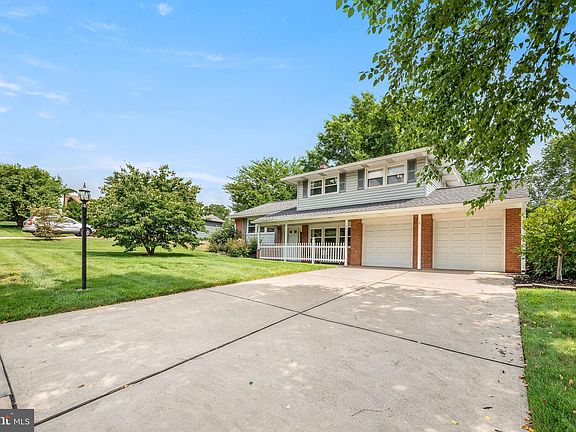 2nd image of 104 Saint Regis Dr