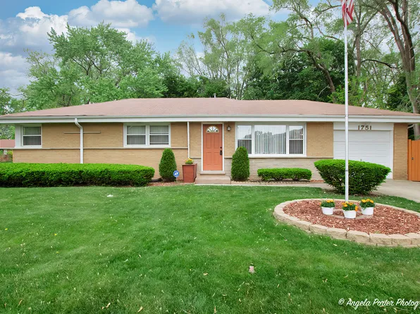 1751 N Rose Ave, Palatine, IL 60074