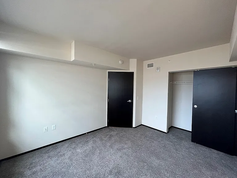 Galaxie High Rise Apartments — Photo 189
