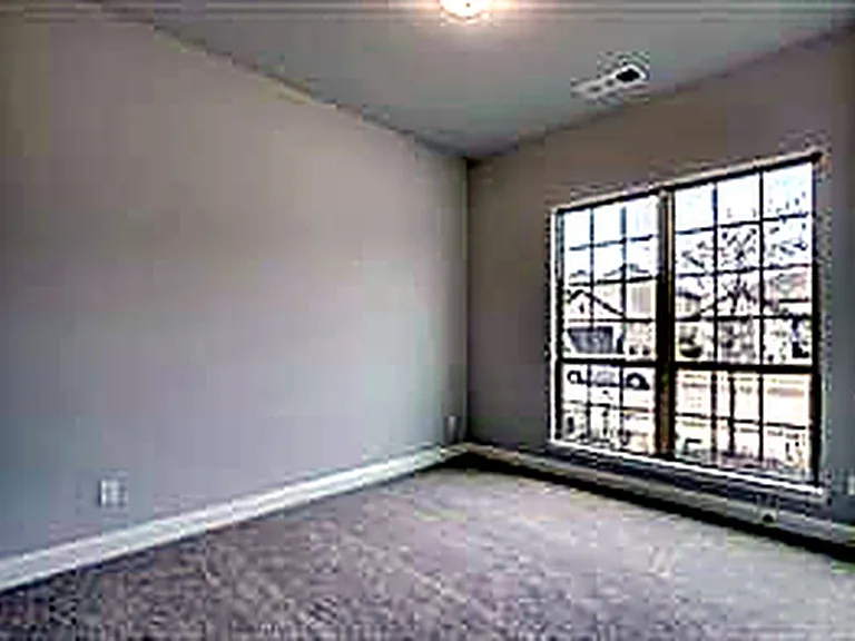 2212 Long Park Ave — Photo 5