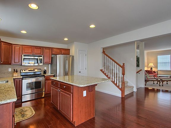 3rd image of 12 Vista Cir