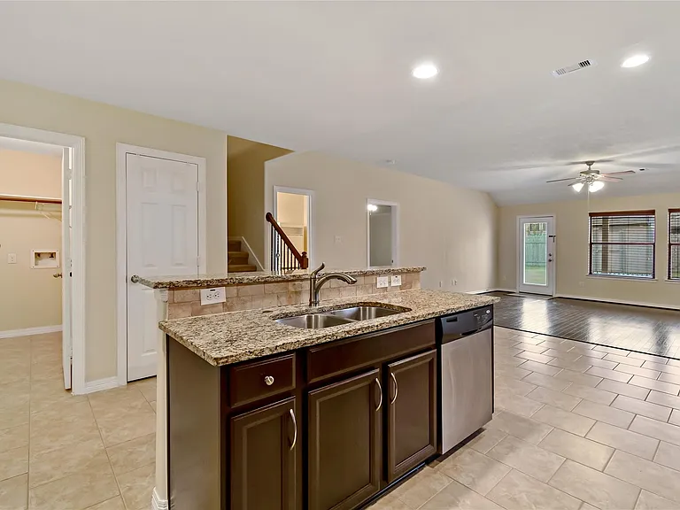 3308 Southern Grove Ln — Photo 9