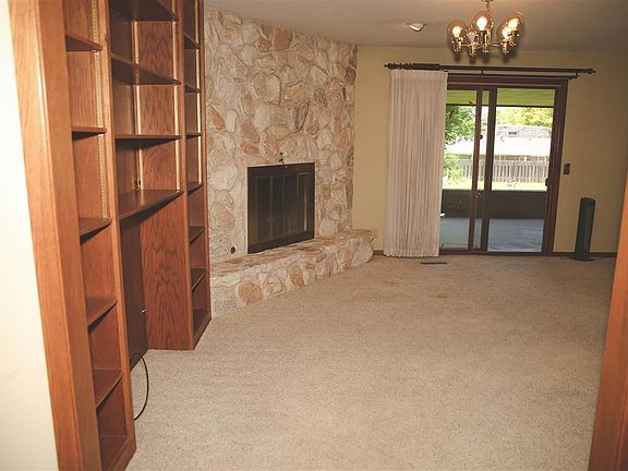 5th image of 2001 Fairway Dr