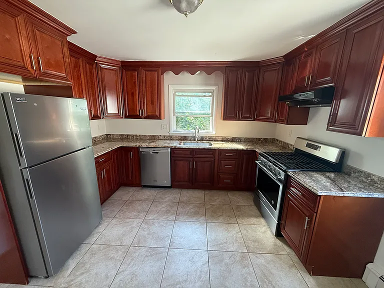 1 Oak Ave #2 — Photo 3