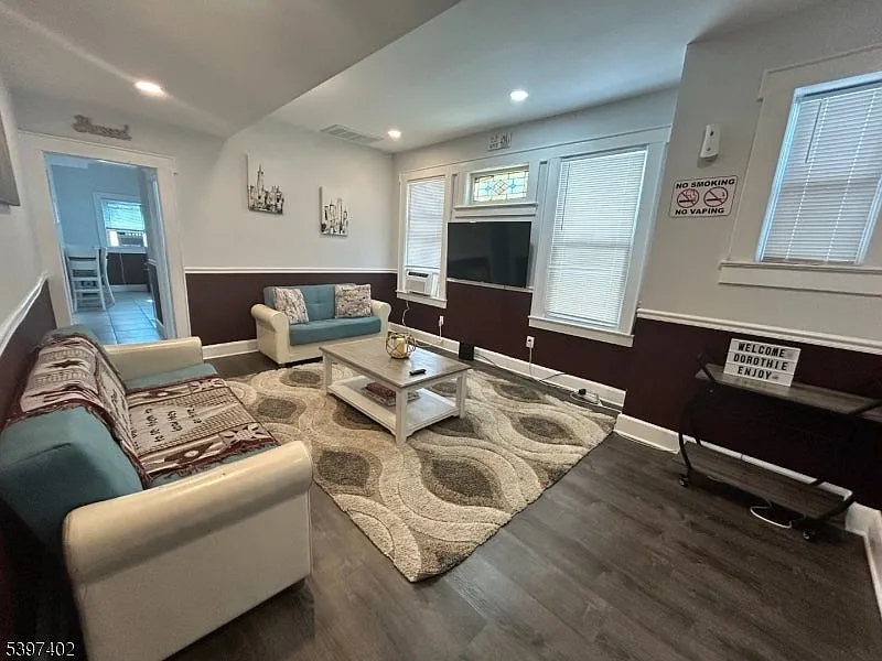 3 bed, 1.0 bath, $2,500 — Photo 2
