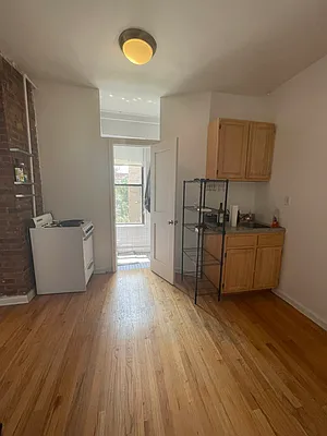 Rented by Weinstein Realty Group | media 14