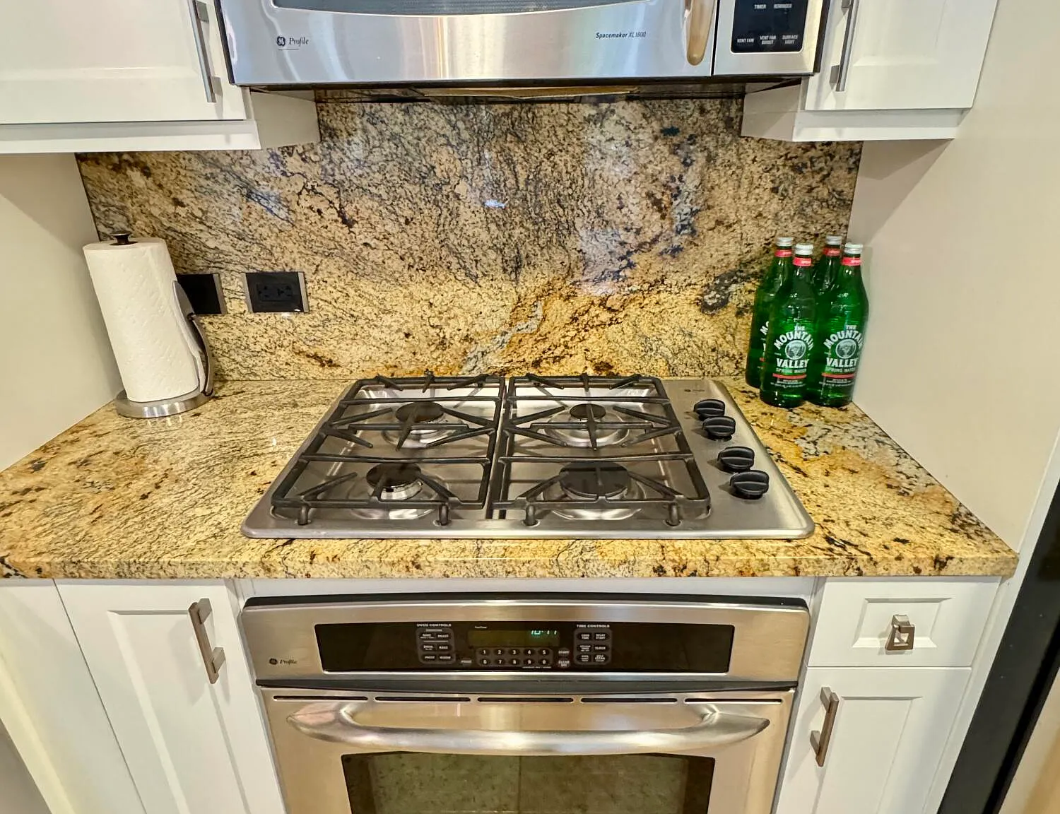 1 bed, 1.0 bath, 794 sqft, $2,700 — Photo 3