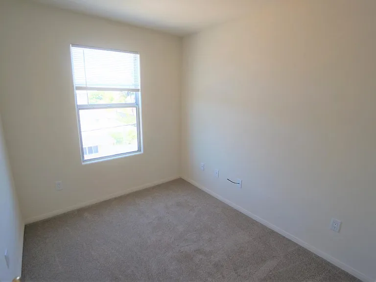 1044 Grand Ave — Photo 10