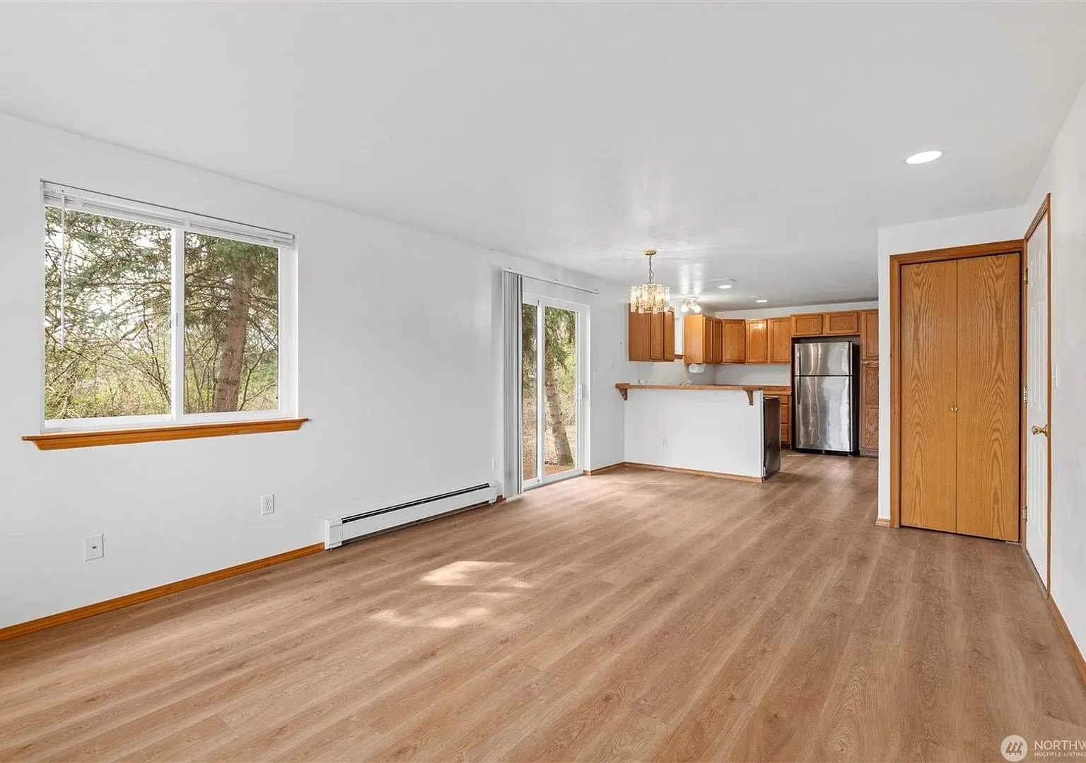 Bly - 2821-2823 Queen St. — Photo 3