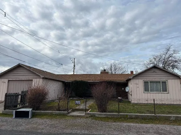 1588 Center St, Weed, CA 96094