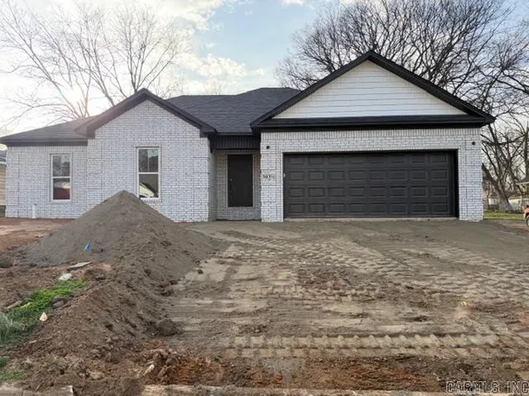 303 1/2 N West St, Morrilton, AR 72110