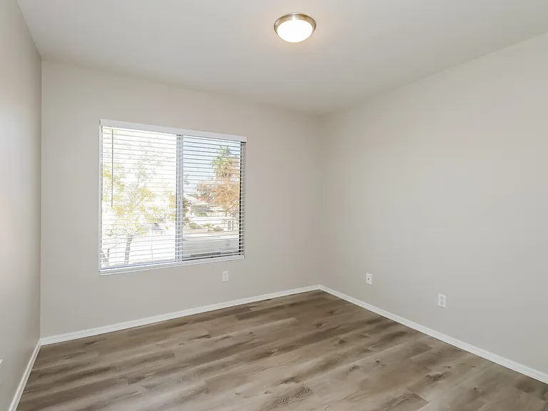 1366 E Vaughn Ave — Photo 13