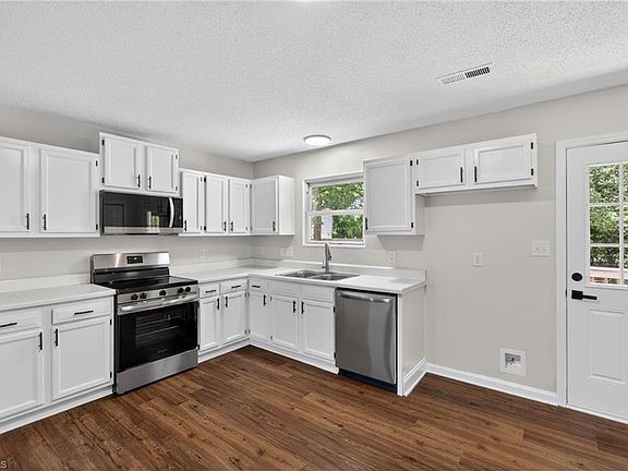 5th image of 3109 Iris Pl