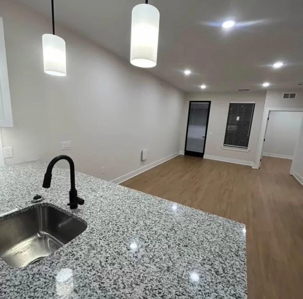 624 Main St — Photo 3