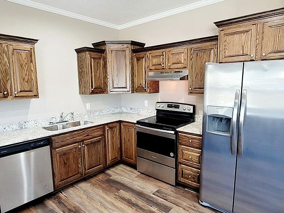2nd image of 104 Canterberry St