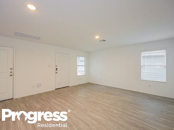 5th image of 180 Parish Ln