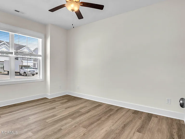 7052 Crew Dr — Photo 11
