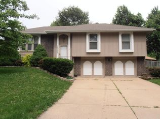 2000 NE 4th St, Blue Springs, MO 64014