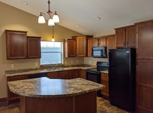 1841 Ladbrook Ln, Saint Cloud, MN 56303