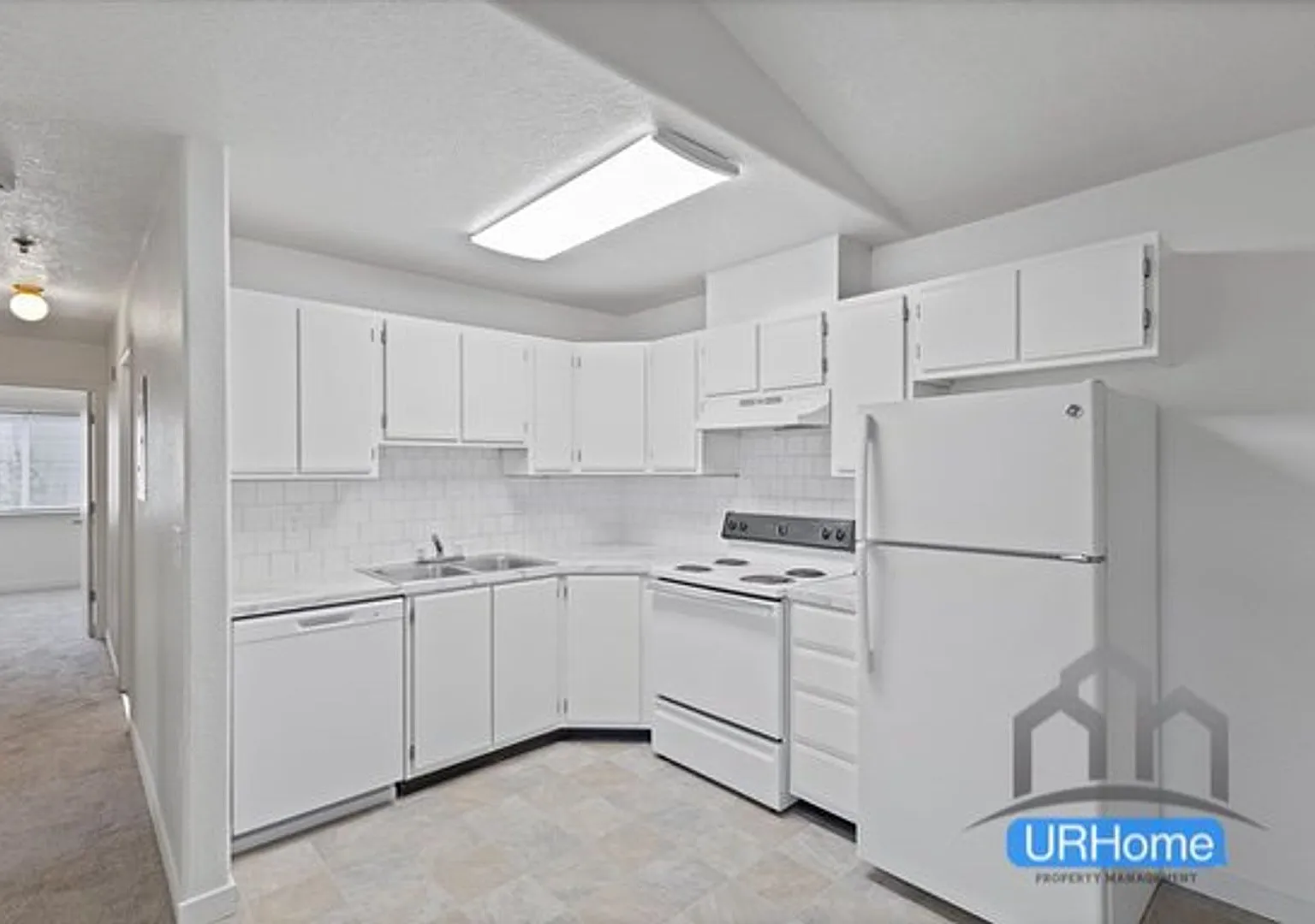 3-Bedroom Apartment in SE Portland | Pet-Friendly | 100% Off First Month's Rent! — Photo 2