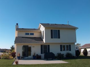 1137 Blue Ridge Dr, Oconomowoc, WI 53066