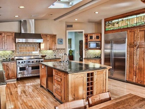 Breakfast bar & dining space in a Gourmet kitchen