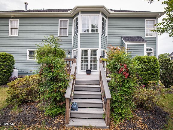 4th image of 722 Chablis Way