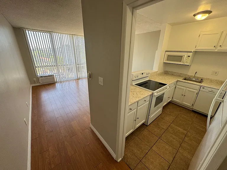 La Mirada Aparments — Photo 21