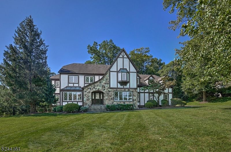 1st image of 16 Manor Dr