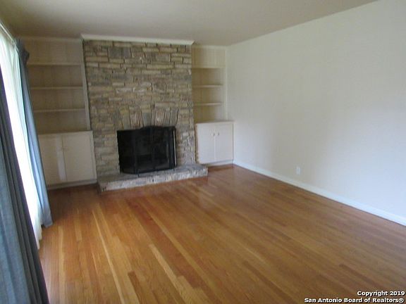 4th image of 215 Southbridge St