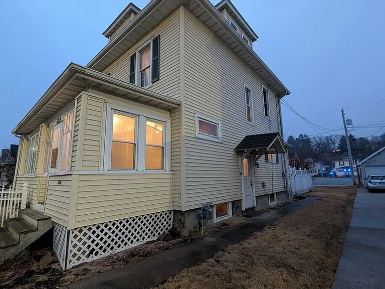 628 16th Ave — Photo 3