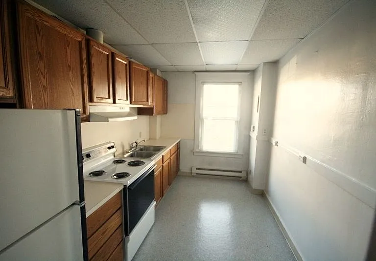 Del Roy Apartments — Photo 22
